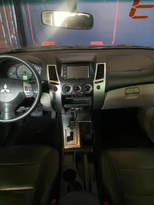 MITSUBISHI-PAJERO-2012
