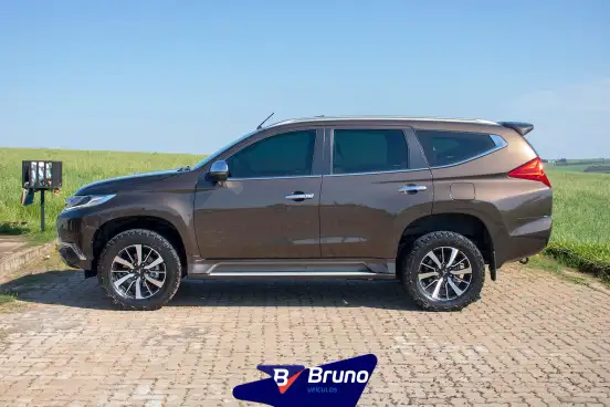 MITSUBISHI-PAJERO-3.2 HPE 4X4 7 LUGARES 16V TURBO INTERCOOLER DIESEL 4P AUTOMÁTICO MITSUBISHI-PAJERO-2019