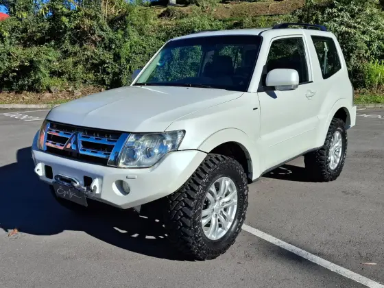 MITSUBISHI PAJERO FULL 3.2 HPE 4X4 16V TURBO INTERCOOLER DIESEL 2P AUTOMÁTICO