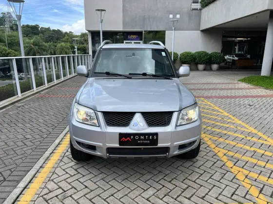 MITSUBISHI PAJERO TR4 2.0 4X2 16V 140CV FLEX 4P AUTOMÁTICO MITSUBISHI PAJERO TR4 2.0 4X2 16V 140CV FLEX 4P AUTOMÁTICO