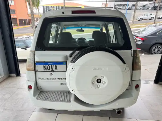 MITSUBISHI-PAJERO TR4-2.0 4X4 16V 140CV FLEX 4P AUTOMÁTICO MITSUBISHI-PAJERO TR4-2012