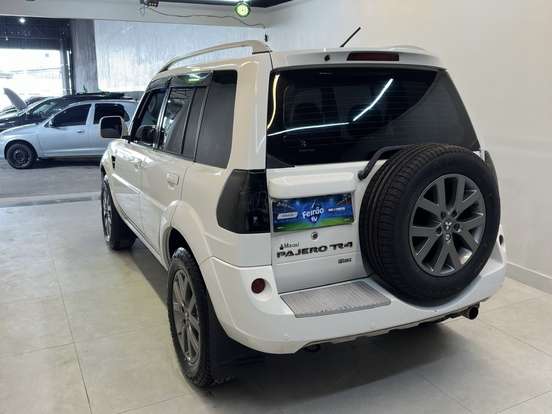 MITSUBISHI-PAJERO TR4-2.0 4X2 16V 140CV FLEX 4P AUTOMÁTICO MITSUBISHI-PAJERO TR4-2014