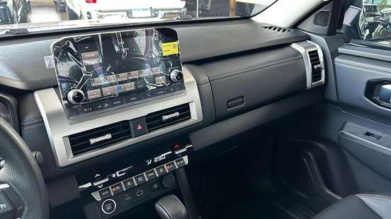 MITSUBISHI-TRITON-2025