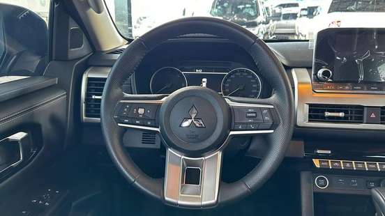 MITSUBISHI-TRITON-2025