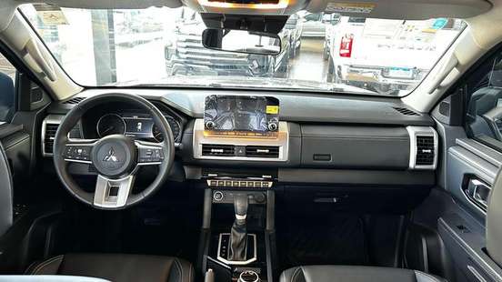 MITSUBISHI-TRITON-2025