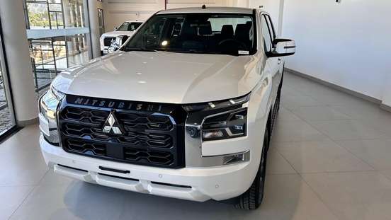 MITSUBISHI-TRITON-2025