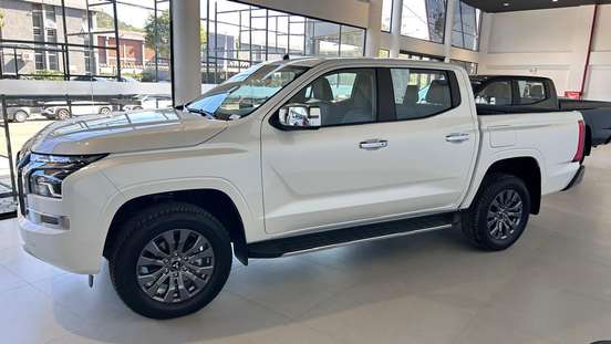 MITSUBISHI-TRITON-2025