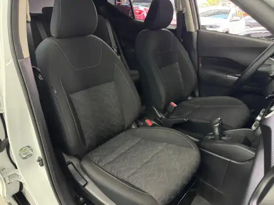 NISSAN-KICKS PLAY-2025