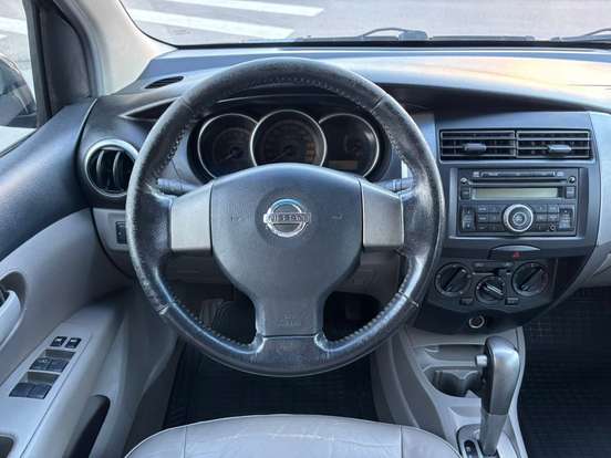 NISSAN-LIVINA-1.8 SL 16V FLEX 4P AUTOMÁTICO NISSAN-LIVINA-2010