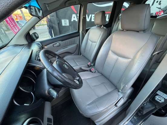 NISSAN-LIVINA-1.8 SL 16V FLEX 4P AUTOMÁTICO NISSAN-LIVINA-2010
