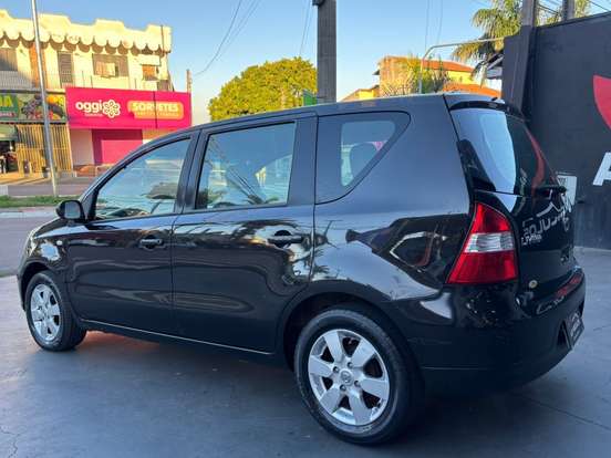 NISSAN-LIVINA-1.8 SL 16V FLEX 4P AUTOMÁTICO NISSAN-LIVINA-2010