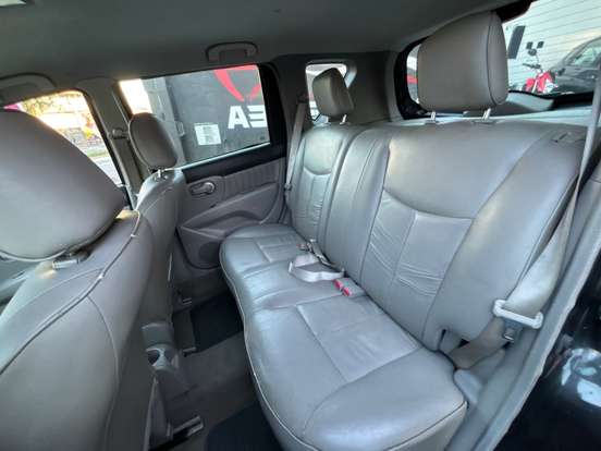NISSAN-LIVINA-1.8 SL 16V FLEX 4P AUTOMÁTICO NISSAN-LIVINA-2010