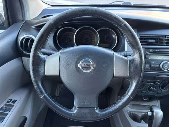 NISSAN-LIVINA-1.8 SL 16V FLEX 4P AUTOMÁTICO NISSAN-LIVINA-2010