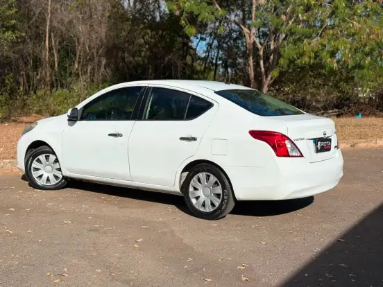 NISSAN-VERSA-2014