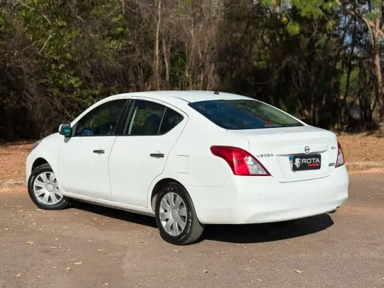 NISSAN-VERSA-2014