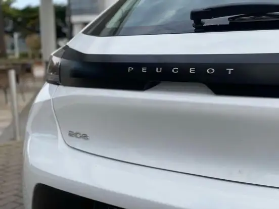 PEUGEOT-208-2023