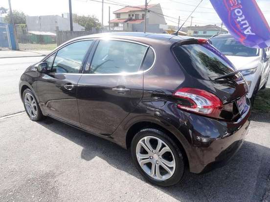 PEUGEOT-208-2015