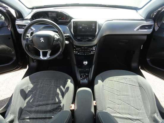 PEUGEOT-208-2015