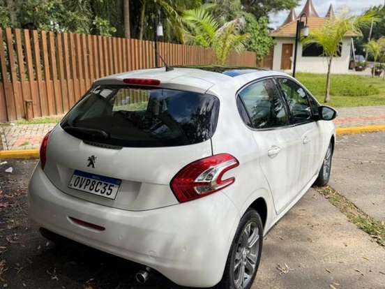 PEUGEOT-208-1.6 GRIFFE 16V FLEX 4P AUTOMÁTICO PEUGEOT-208-2014