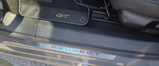 PEUGEOT 208 1.0 TURBO 200 FLEX ALLURE CVT