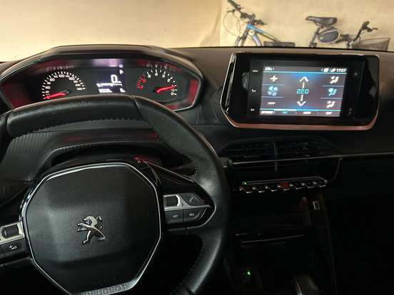 PEUGEOT-208-2022