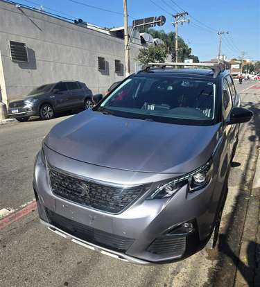 PEUGEOT-5008-2018