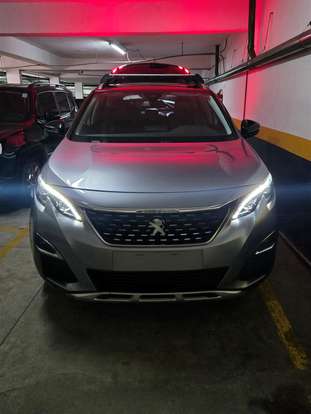 PEUGEOT-5008-2018