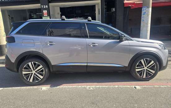 PEUGEOT-5008-2018