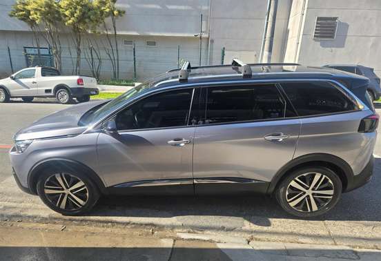 PEUGEOT-5008-2018