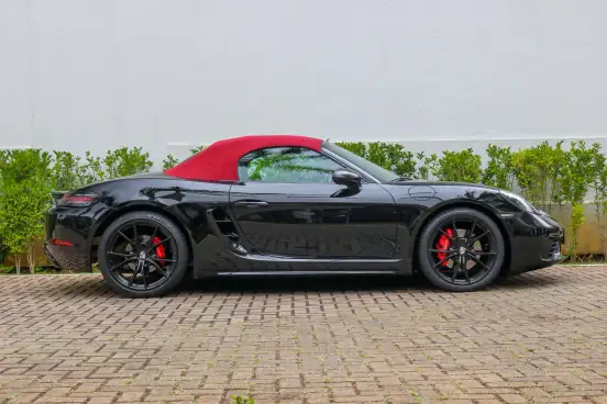PORSCHE-718-2016