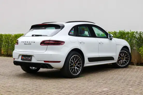 PORSCHE-MACAN-2017