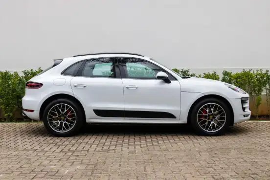 PORSCHE-MACAN-2017