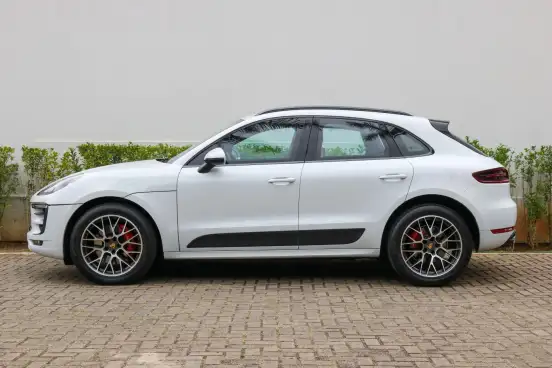 PORSCHE-MACAN-2017