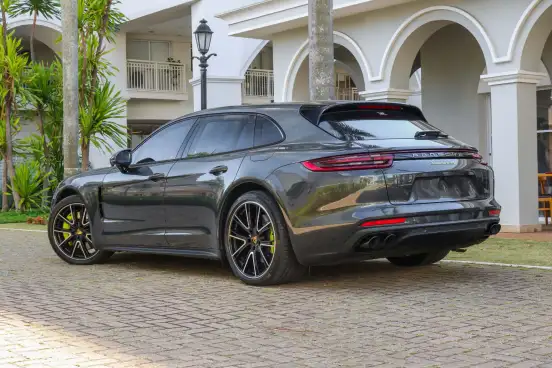 PORSCHE-PANAMERA-2019