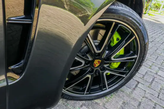 PORSCHE-PANAMERA-2019