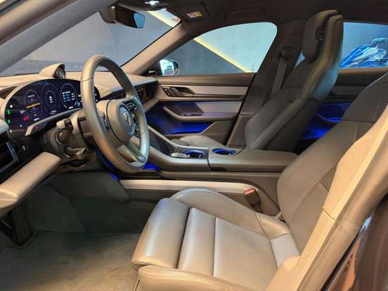 PORSCHE-TAYCAN-2023