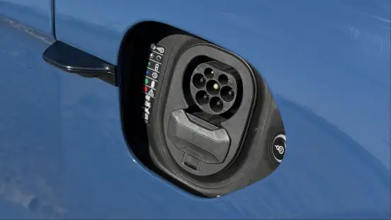 PORSCHE-TAYCAN-2022