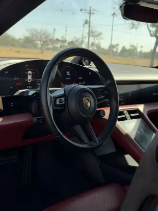 PORSCHE-TAYCAN-2022