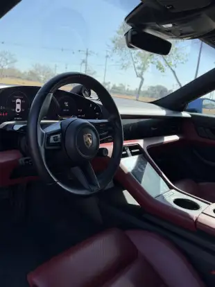 PORSCHE-TAYCAN-2022