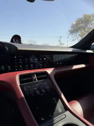 PORSCHE-TAYCAN-2022