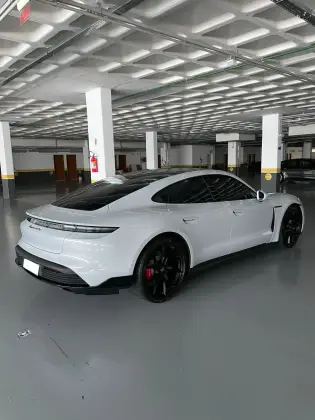 PORSCHE TAYCAN GTS ELÉTRICO PORSCHE TAYCAN GTS ELÉTRICO