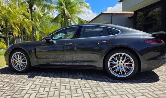 PORSCHE-PANAMERA-2016