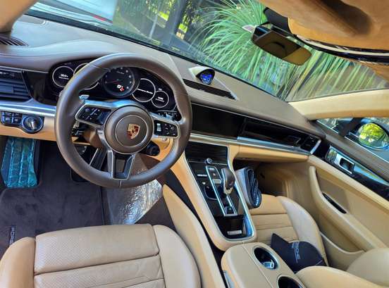 PORSCHE-PANAMERA-2016