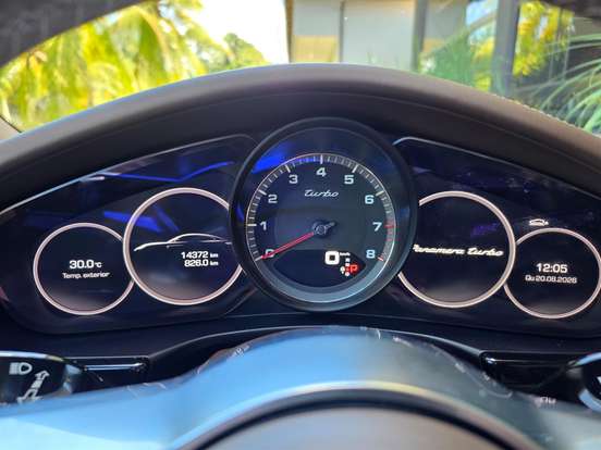 PORSCHE-PANAMERA-2016