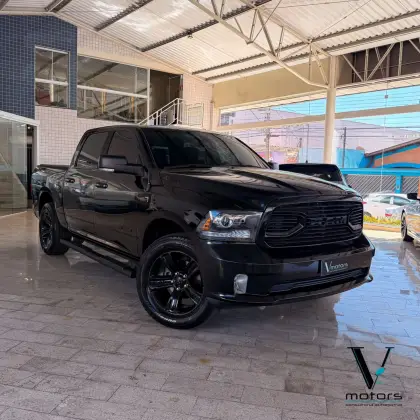 RAM CLASSIC 5.7 V8 GASOLINA LARAMIE NIGHT EDITION CD 4X4 AUTOMÁTICO