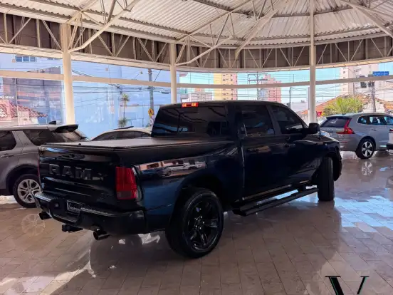 RAM-CLASSIC-5.7 V8 GASOLINA LARAMIE NIGHT EDITION CD 4X4 AUTOMÁTICO RAM-CLASSIC-2023