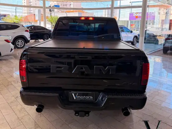 RAM-CLASSIC-5.7 V8 GASOLINA LARAMIE NIGHT EDITION CD 4X4 AUTOMÁTICO RAM-CLASSIC-2023