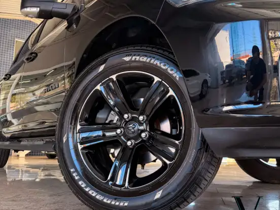 RAM-CLASSIC-5.7 V8 GASOLINA LARAMIE NIGHT EDITION CD 4X4 AUTOMÁTICO RAM-CLASSIC-2023