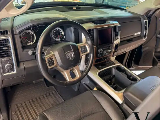 RAM-CLASSIC-5.7 V8 GASOLINA LARAMIE NIGHT EDITION CD 4X4 AUTOMÁTICO RAM-CLASSIC-2023
