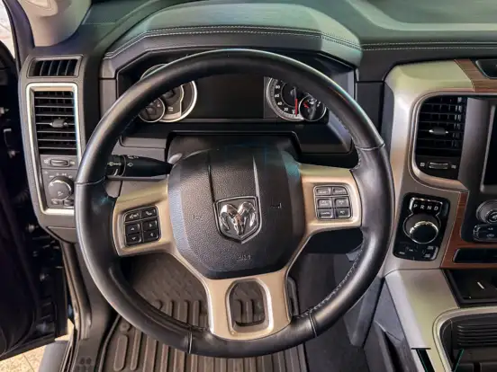 RAM-CLASSIC-5.7 V8 GASOLINA LARAMIE NIGHT EDITION CD 4X4 AUTOMÁTICO RAM-CLASSIC-2023
